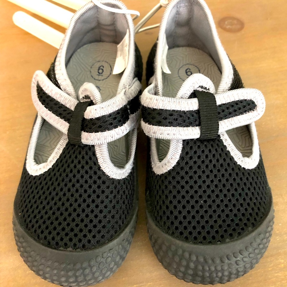 NEW Toddler Water Shoes Size 6 Never Worn